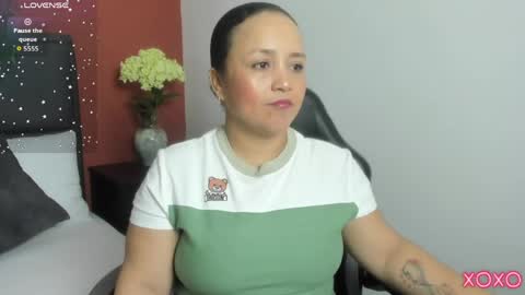 Snapshot of linda_rios_ chatting on May 21, 8:16 pm L I N D A online show from May 21, 8:16 pm