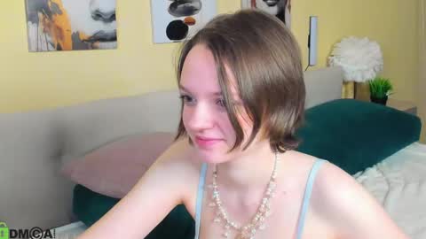 Snapshot of lindaa_bell chatting on May 5, 1:13 am My real name is Olivia online show from May 5, 1:13 am