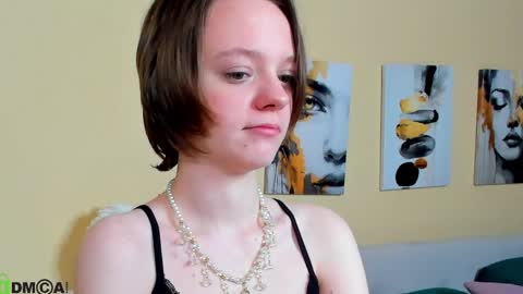 Snapshot of lindaa_bell chatting on May 10, 1:00 am My real name is Olivia online show from May 10, 1:00 am
