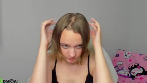 Snapshot of lindaa_bell chatting on June 10, 1:17 am My real name is Olivia online show from June 10, 1:17 am