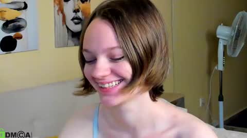 Snapshot of lindaa_bell chatting on June 12, 1:15 am My real name is Olivia online show from June 12, 1:15 am