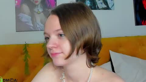 Snapshot of lindaa_bell chatting on June 13, 1:14 am My real name is Olivia online show from June 13, 1:14 am