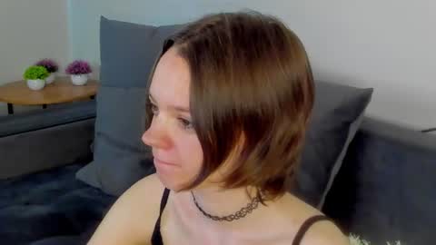 Snapshot of lindaa_bell chatting on June 14, 2:24 am My real name is Olivia online show from June 14, 2:24 am