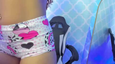 Snapshot of lindaa_natashaa chatting on November 18, 2:06 am L I N D A online show from November 18, 2:06 am