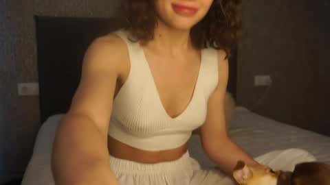 Snapshot of lindaaii chatting on June 8, 1:44 pm Linda online show from June 8, 1:44 pm