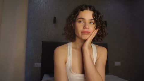 Snapshot of lindaaii chatting on June 19, 1:37 pm Linda online show from June 19, 1:37 pm
