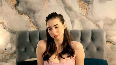 lili online show from October 22, 6:18 pm