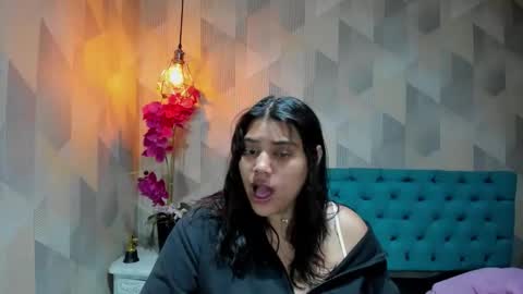 Snapshot of lindabreexlove chatting on February 1, 3:54 pm online show from February 1, 3:54 pm