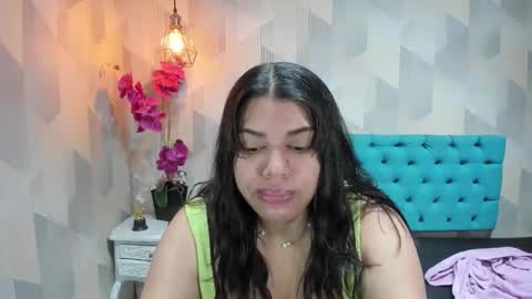 Snapshot of lindabreexlove chatting on March 1, 3:36 pm online show from March 1, 3:36 pm