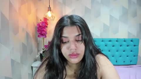 Snapshot of lindabreexlove chatting on April 2, 1:53 pm online show from April 2, 1:53 pm