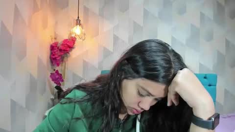 Snapshot of lindabreexlove chatting on May 21, 1:40 pm online show from May 21, 1:40 pm