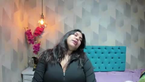 Snapshot of lindabreexlove chatting on June 30, 2:18 pm online show from June 30, 2:18 pm