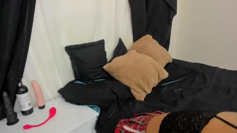 Snapshot of lindacastro2 chatting on December 9, 12:30 pm ig linda cw2 online show from December 9, 12:30 pm