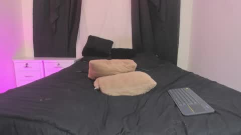 Snapshot of lindacastro2 chatting on March 4, 4:30 pm ig linda cw2 online show from March 4, 4:30 pm