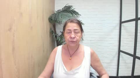 Snapshot of lindahottie chatting on April 1, 5:08 am Linda online show from April 1, 5:08 am