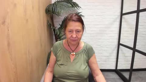 Snapshot of lindahottie chatting on April 17, 5:38 pm Linda online show from April 17, 5:38 pm
