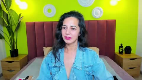 Linda online show from May 4, 1:34 am