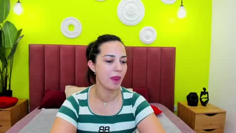 Snapshot of lindainsatiable chatting on June 1, 1:18 am Linda online show from June 1, 1:18 am