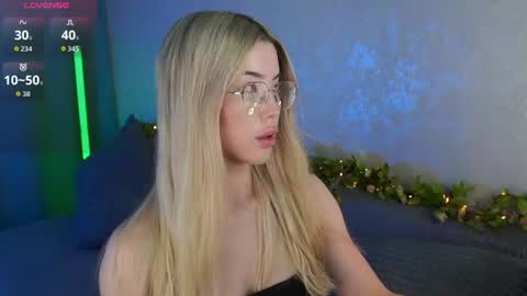 Snapshot of lindathackerr chatting on July 21, 9:55 am Linda online show from July 21, 9:55 am