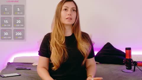 Snapshot of lindawhite_ chatting on June 2, 4:31 pm Linda -- online show from June 2, 4:31 pm
