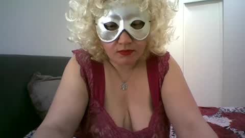 LindaXSmile online show from February 8, 9:57 pm