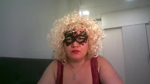 LindaXSmile online show from February 12, 11:20 pm