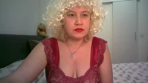 LindaXSmile online show from February 13, 11:37 pm