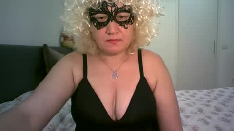 LindaXSmile online show from February 14, 7:54 pm