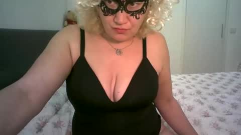 LindaXSmile online show from February 15, 1:42 am