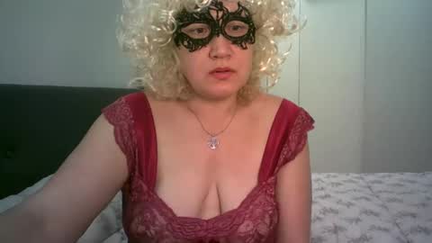 LindaXSmile online show from February 16, 12:19 am