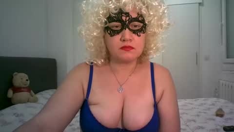 LindaXSmile online show from February 21, 11:21 pm