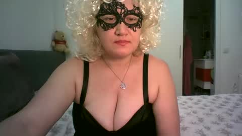 LindaXSmile online show from February 24, 7:41 pm