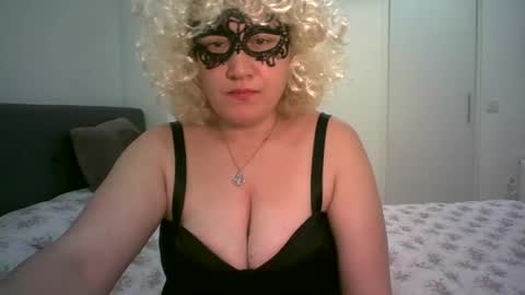 LindaXSmile online show from February 27, 7:37 pm