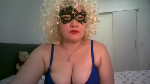 LindaXSmile online show from March 1, 8:53 pm