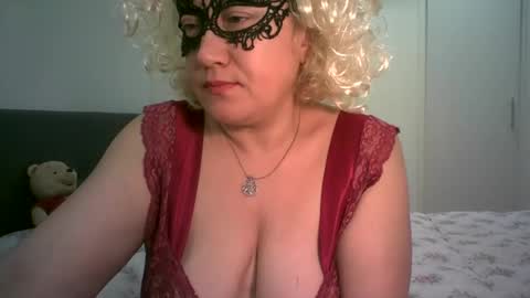 LindaXSmile online show from March 4, 8:38 pm