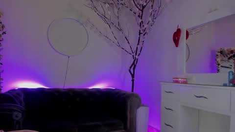 Lindsay    online show from February 22, 1:11 am