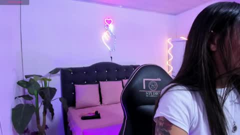 Linda  online show from April 25, 3:42 am