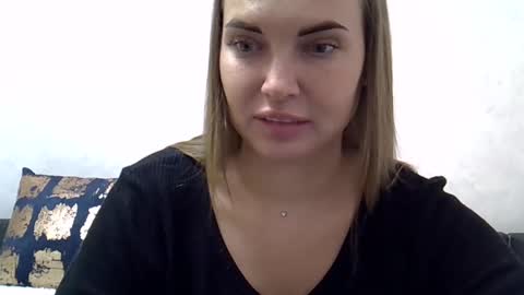 Snapshot of lindsisecret chatting on March 4, 2:42 pm Anna online show from March 4, 2:42 pm