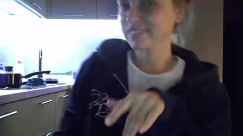 Snapshot of lindsisecret chatting on November 15, 2:02 pm Anna online show from November 15, 2:02 pm