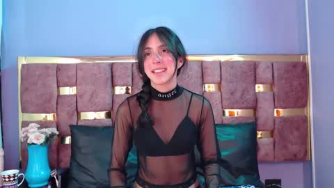 Snapshot of ling_ling24 chatting on February 19, 9:06 am ling ling24 online show from February 19, 9:06 am