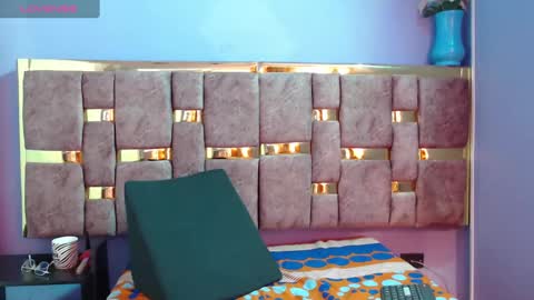 Snapshot of ling_ling24 chatting on March 5, 8:54 am ling ling24 online show from March 5, 8:54 am