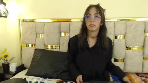 Snapshot of ling_ling24 chatting on March 11, 6:43 am ling ling24 online show from March 11, 6:43 am