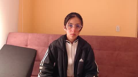 Snapshot of ling_ling24 chatting on October 13, 3:28 am ling ling24 online show from October 13, 3:28 am