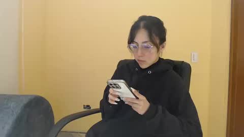 Snapshot of ling_ling24 chatting on October 18, 3:09 am ling ling24 online show from October 18, 3:09 am