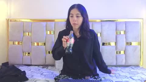 Snapshot of ling_ling24 chatting on December 20, 3:46 am ling ling24 online show from December 20, 3:46 am