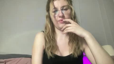 Snapshot of linoreya chatting on May 31, 6:20 pm linoreya online show from May 31, 6:20 pm