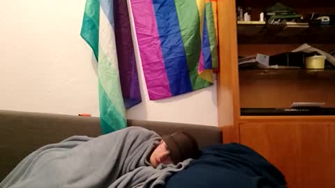 linushugebttm420 online show from April 22, 10:33 pm