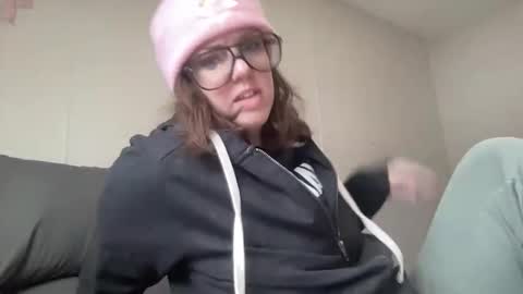 linusloves online show from February 1, 6:17 pm