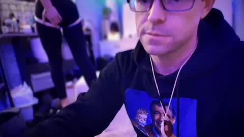 Snapshot of linuxgirlsudosu chatting on February 4, 8:13 am linuxgirlsudosu online show from February 4, 8:13 am