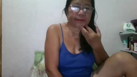 linzy164236 online show from December 4, 9:34 pm